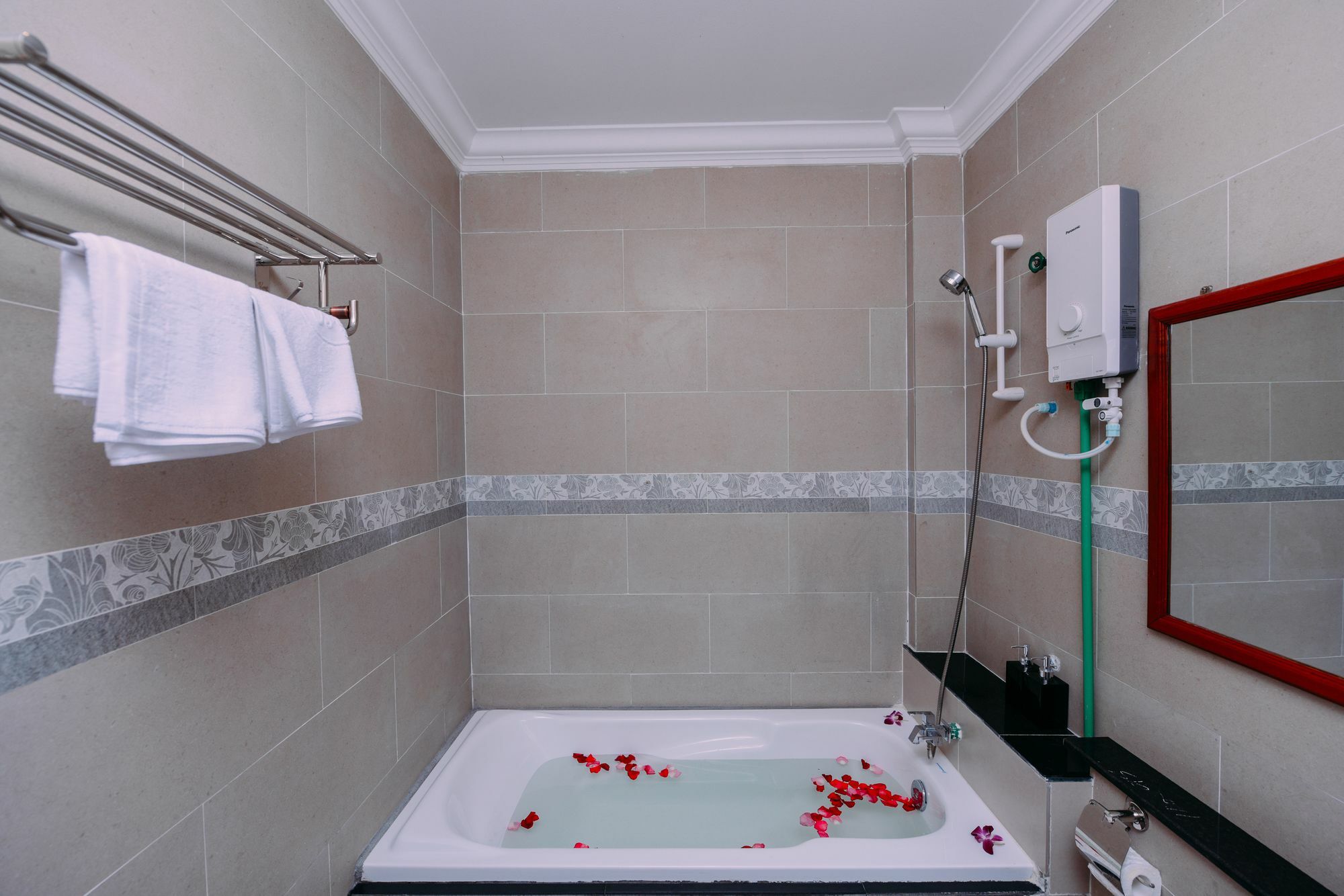 Sky Palace Boutique Hotel باتامبانغ المظهر الخارجي الصورة